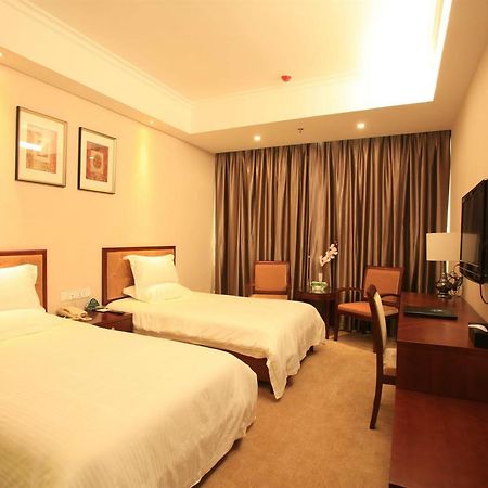 Greentree Inn Shanghai Hongqiao Metro Station Express Hotel מראה חיצוני תמונה