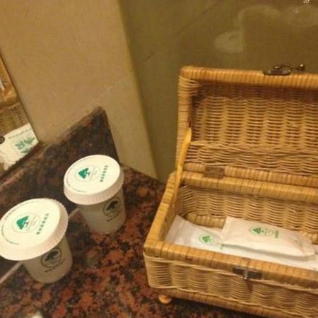 Greentree Inn Shanghai Hongqiao Metro Station Express Hotel מראה חיצוני תמונה