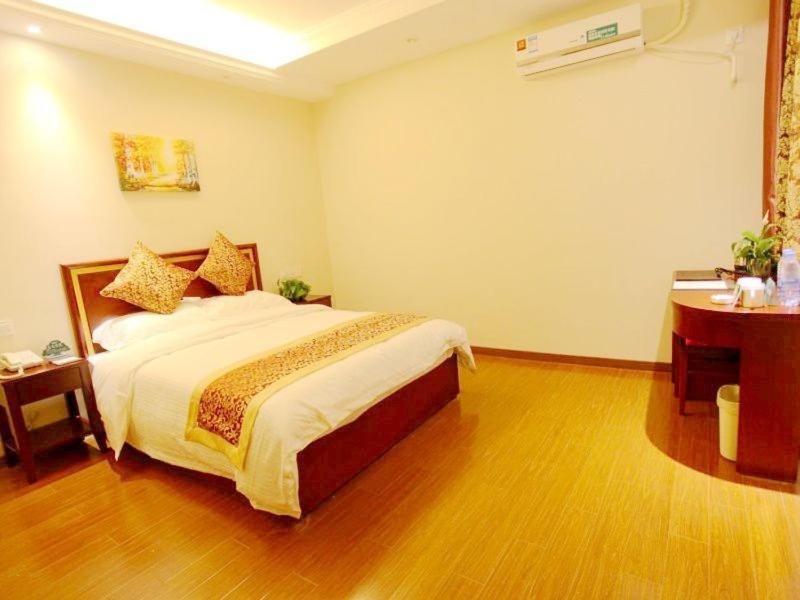 Greentree Inn Shanghai Hongqiao Metro Station Express Hotel מראה חיצוני תמונה