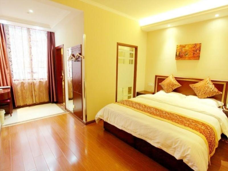 Greentree Inn Shanghai Hongqiao Metro Station Express Hotel מראה חיצוני תמונה