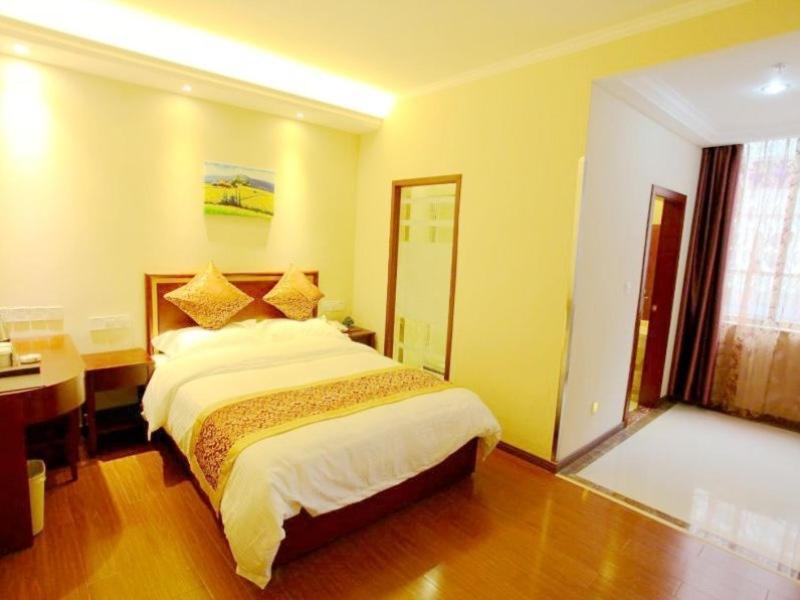 Greentree Inn Shanghai Hongqiao Metro Station Express Hotel מראה חיצוני תמונה