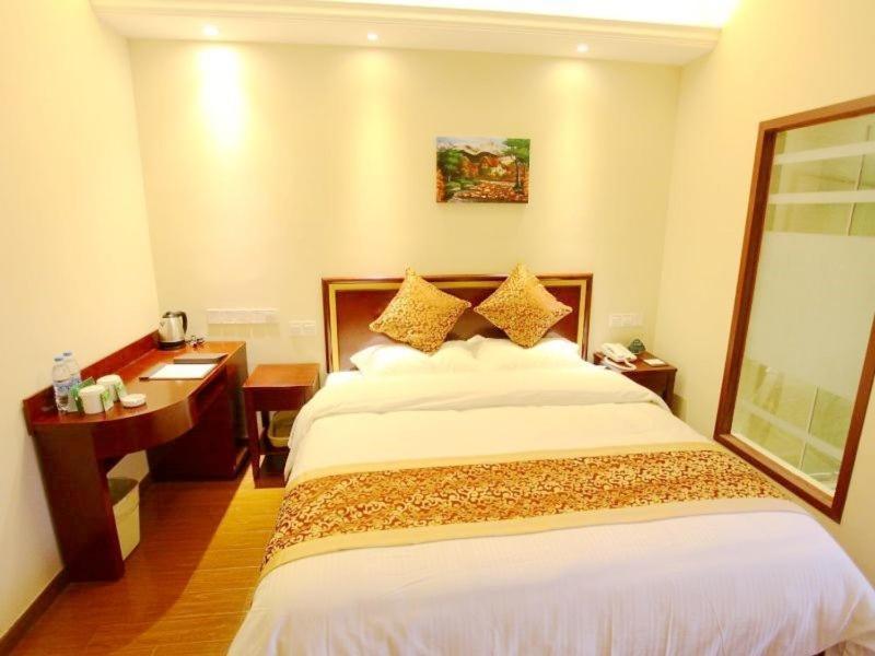 Greentree Inn Shanghai Hongqiao Metro Station Express Hotel מראה חיצוני תמונה